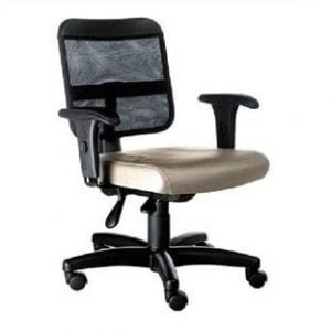 Cadeira com encosto em tela e braços reguláveis DIR PRO 22